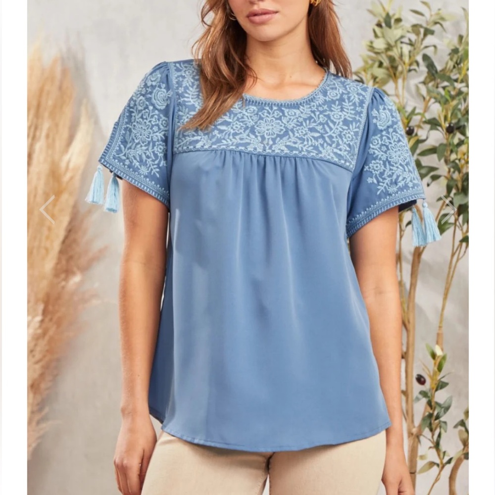 Savanna Jane Top /Blouse BLUE Floral Embroidery NEW Size SMALL NWT #65